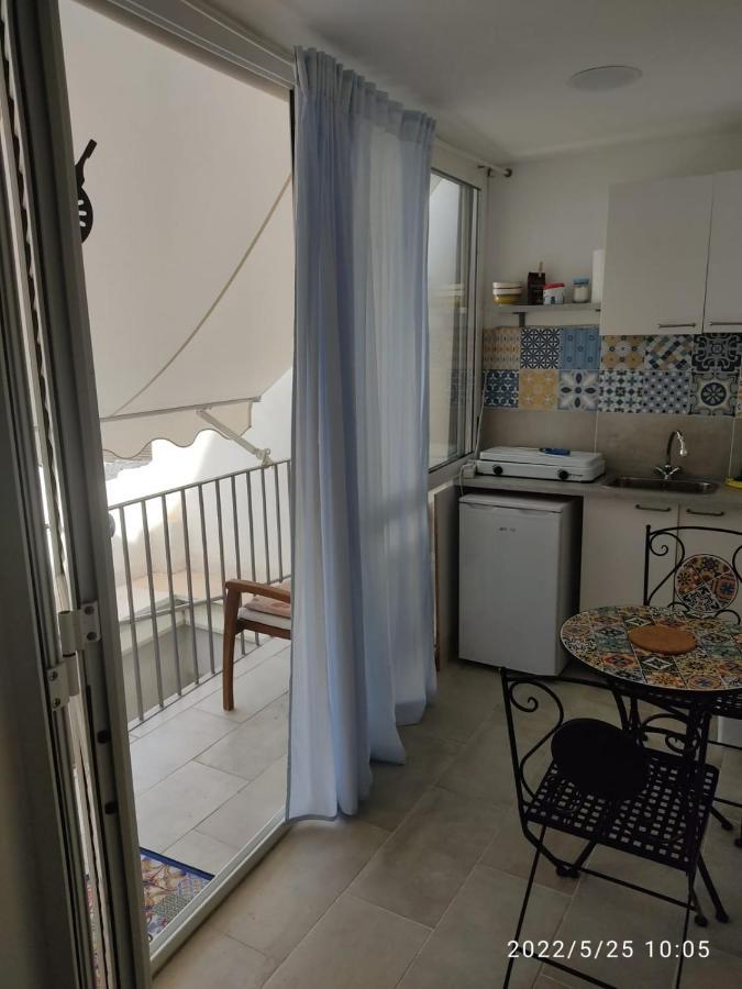 Deni'S Apartments Per 2 Con Veranda Balcone Syracuse Exterior photo