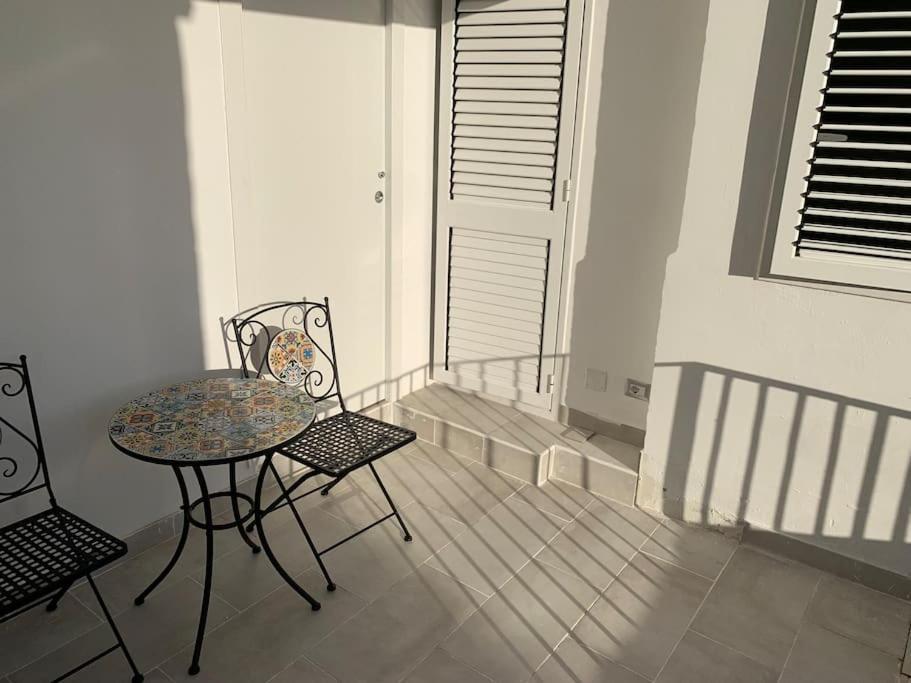 Deni'S Apartments Per 2 Con Veranda Balcone Syracuse Exterior photo
